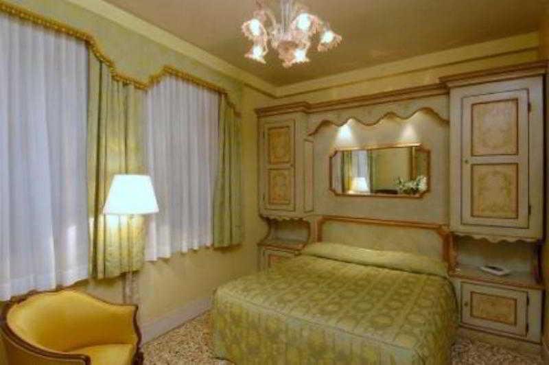 Hotel San Zulian Venezia Esterno foto